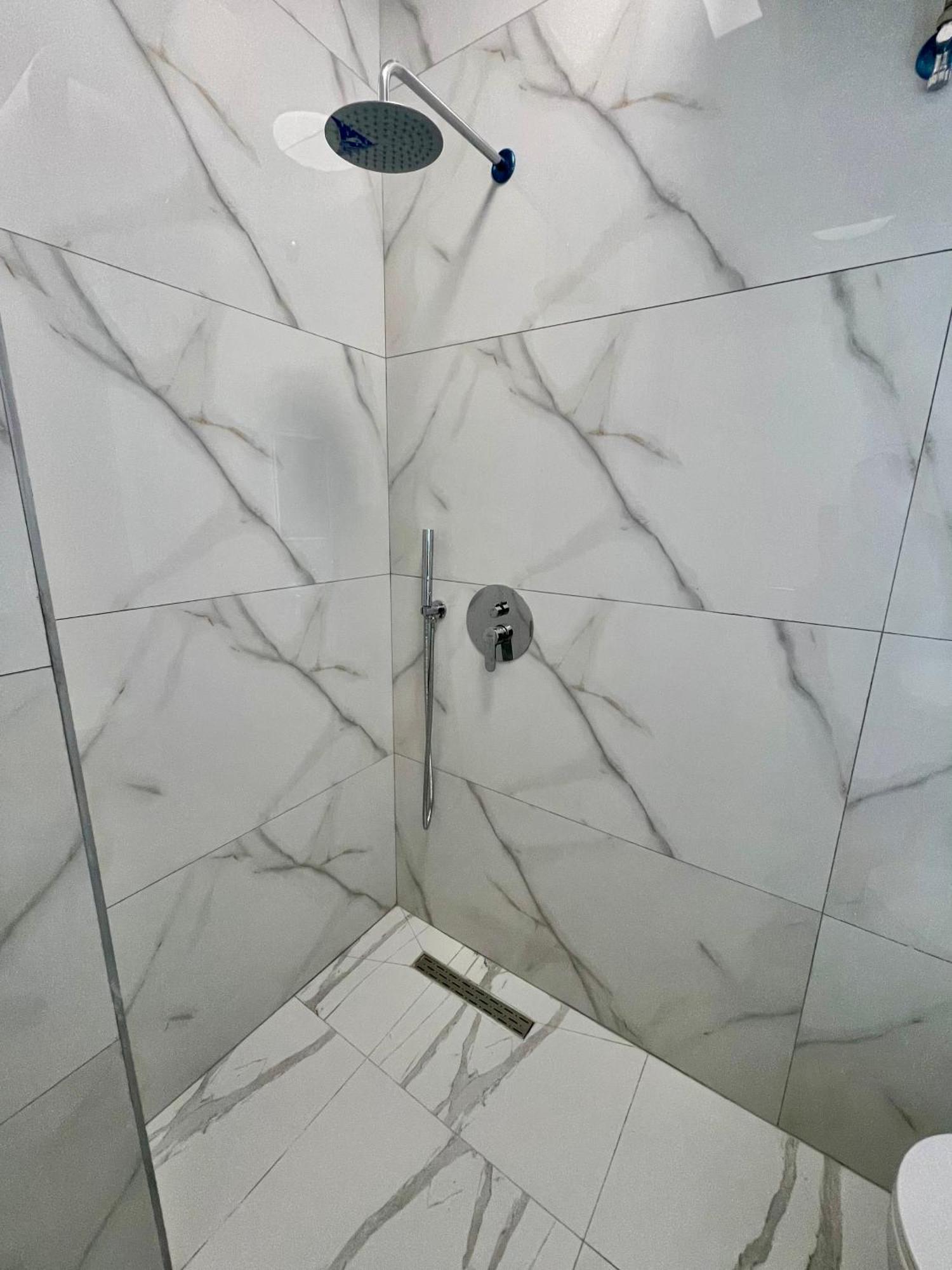 Jona Lovely 1 Two Bedroom Ap Appartement *