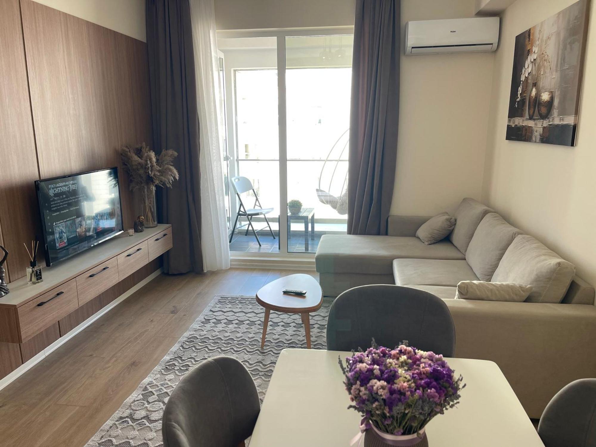 Jona Lovely 1 Two Bedroom Ap Appartement