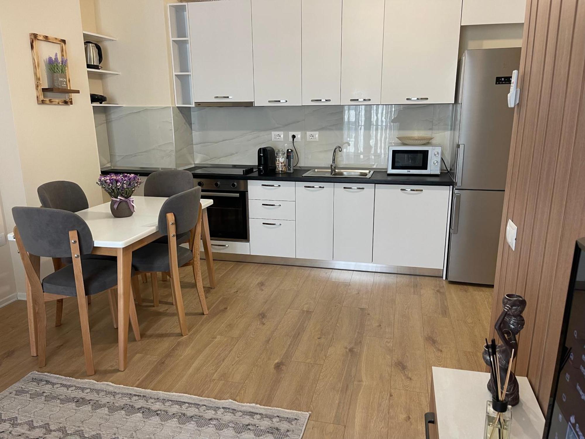 Jona Lovely 1 Two Bedroom Ap * Tirana